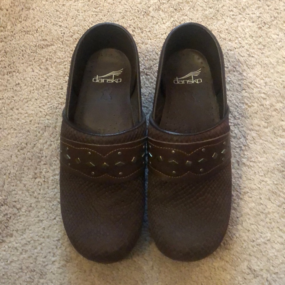 DANSKO ~ Professional Patent Brown Croc